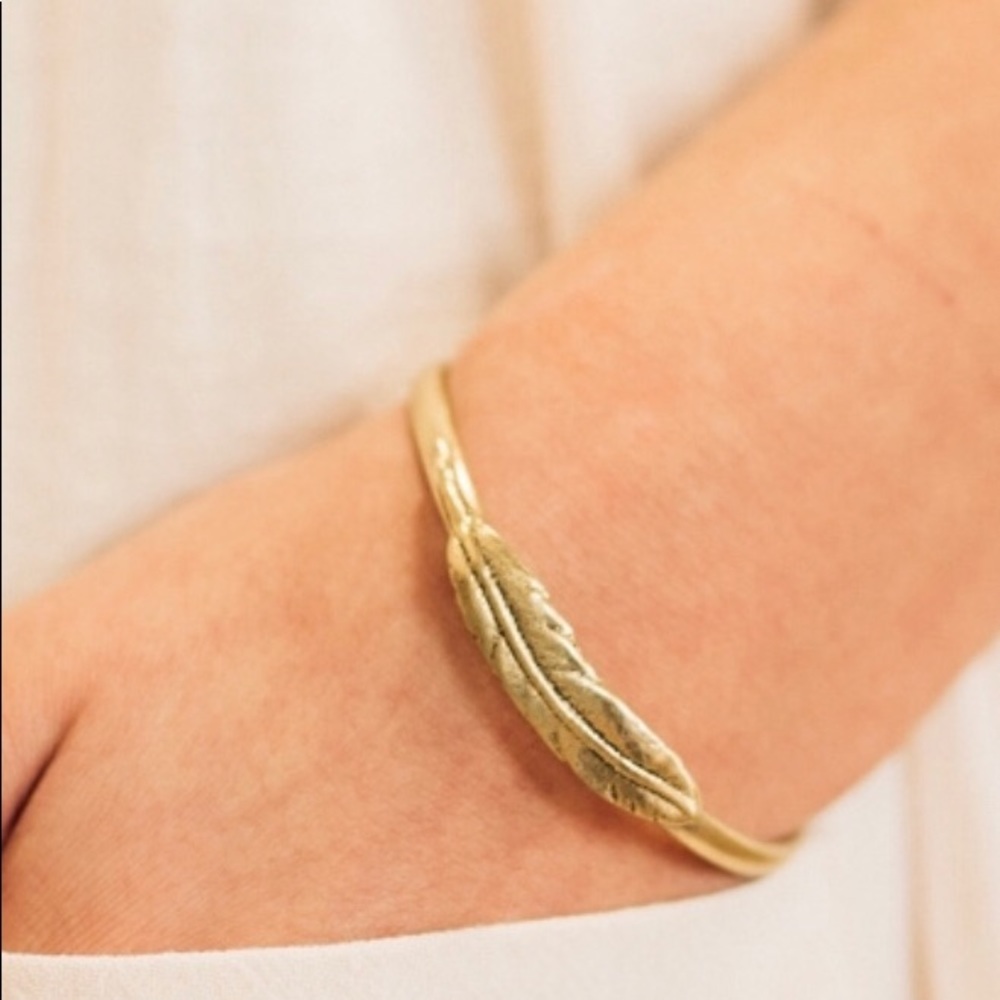 NEW Gold Feather Cuff Bracelet - Picture 1 of 2